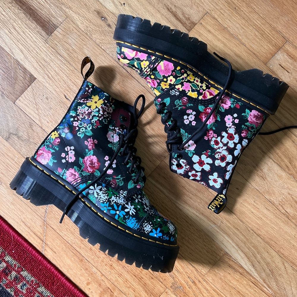 Dr. Martens SINCLAIR FLORAL PLATFORM BOOTS Sz8 - fit like 8.5/9